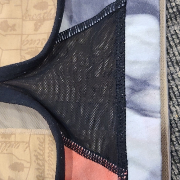 Rare Lululemon Flow Y Unicorn Tears sports bra - Picture 5 of 7